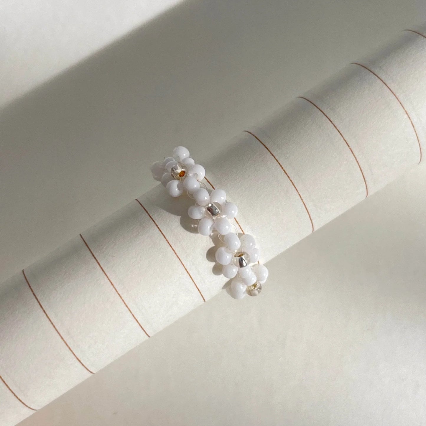 White Daisy Ring - Bijoux Lasotita